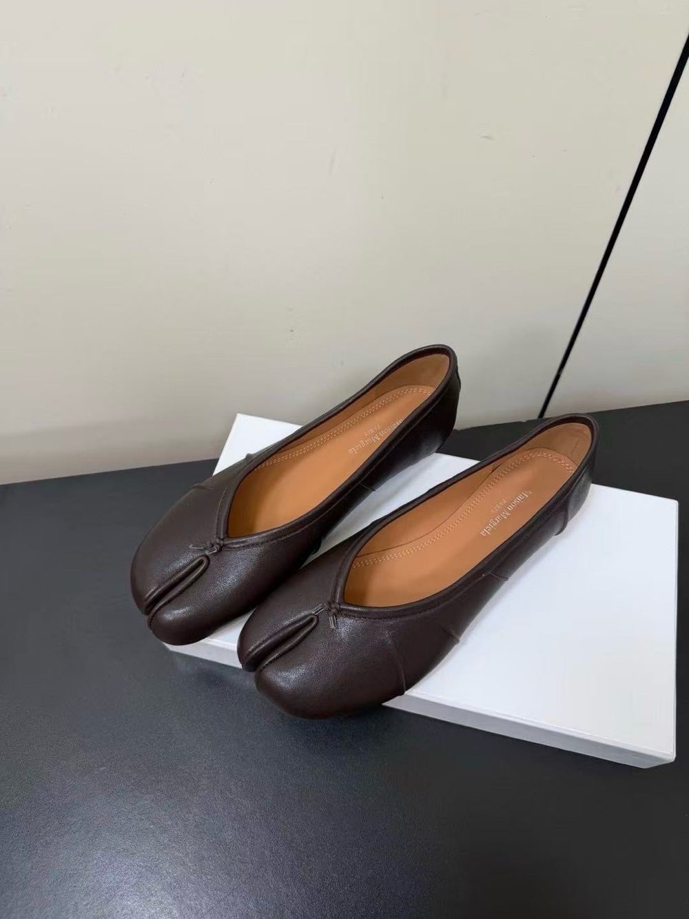 Maison Margiela Tabi Brown Leather Split-Toe Ballet Flats - Picture 3 of 6